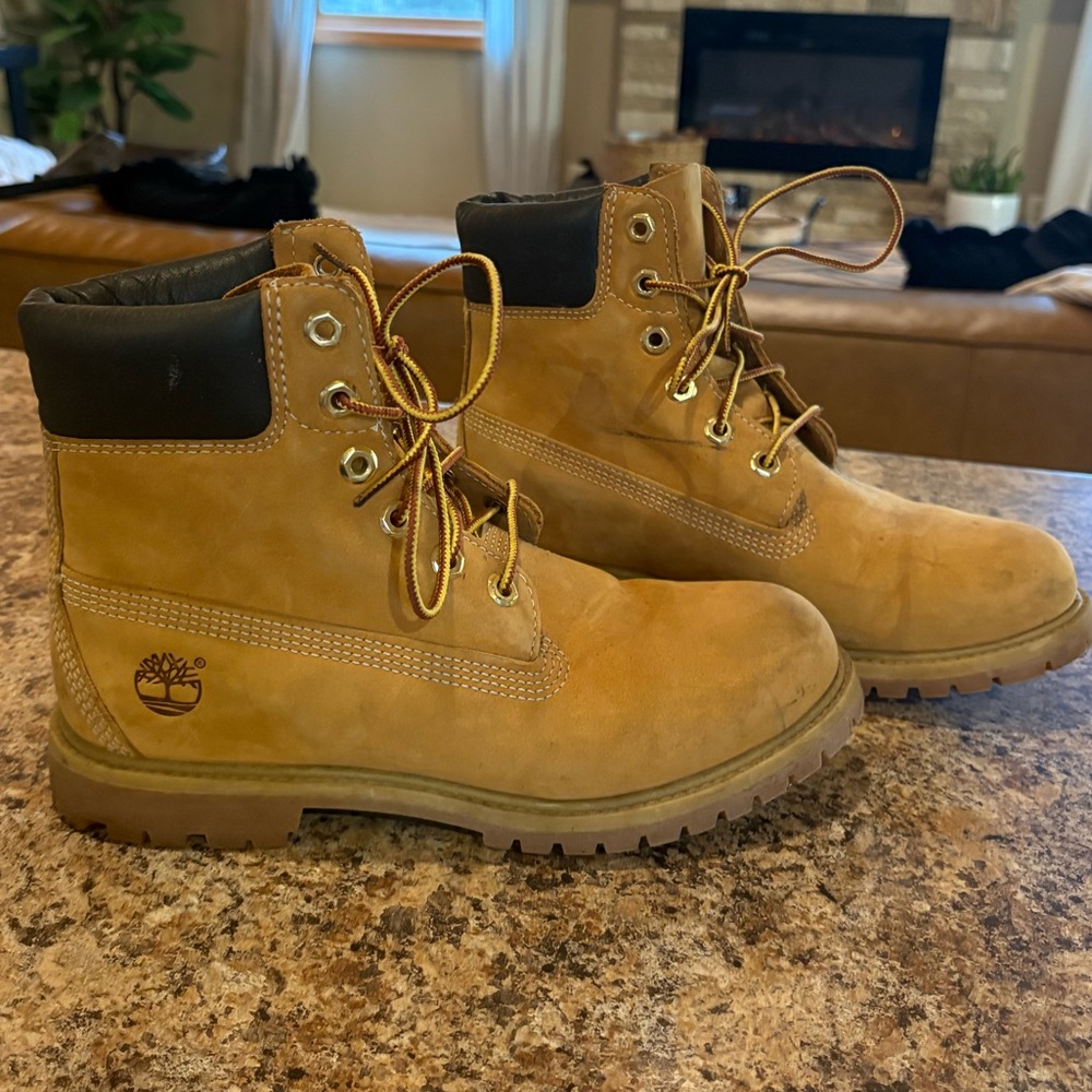 Timberland Classic 6” Premium Waterproof Boots (Women’s size 8.5)